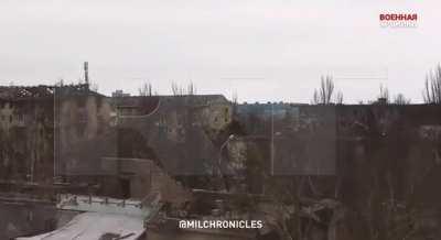 drone footage of battle for Mariupol from @FilatovCorr