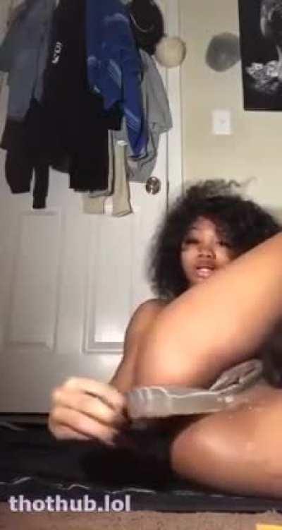 Whats her name??? 😭😭