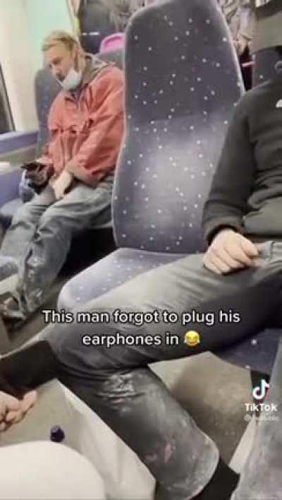 Man forgot to plug his earphones in