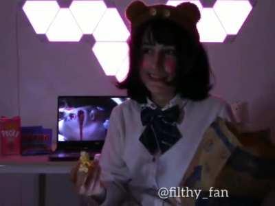 The only dank edgy girl I found to be able to roast as good as Pyro, would be fun of them to collab. We need women who can destroy