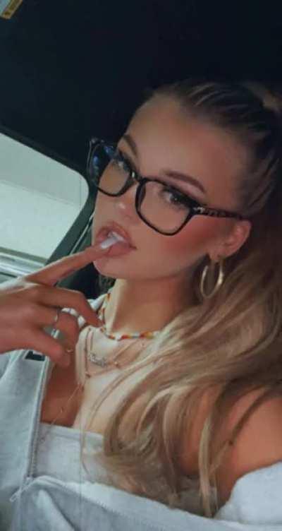 Made a lip compilation cause I'm obsessed with her big juicy lips, ENJOY