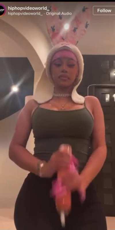 Cardi B @iamcardib (she loves to tease,she’s good at it too)