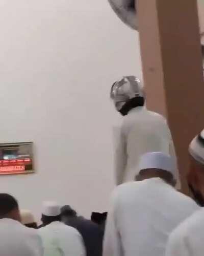 Lain kali datang sembahyang Jumaat awal, baru tak kalut