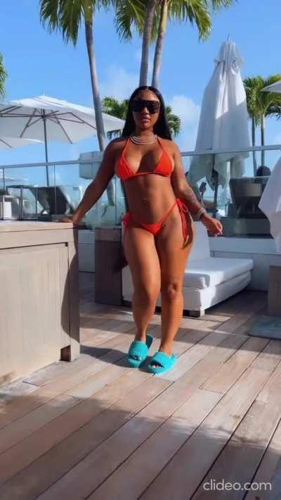 Damnnn!! 🧡🟠🟧