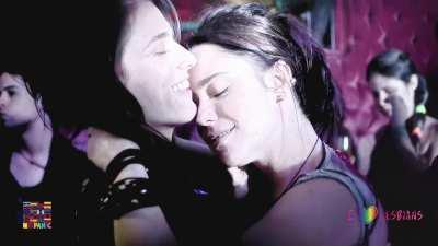 Hispanic Women: Fernanda Vasconcellos & Priscila Steinman - 