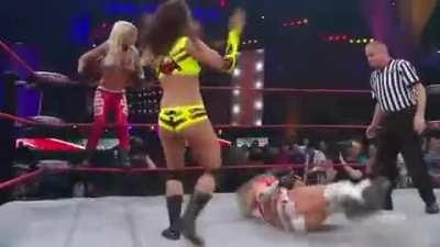 Velvet Sky mule kicked by Sarita