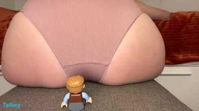 Giantess Farts on Tiny man