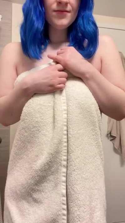 my magic towel hides my gigantic tits 😋✨