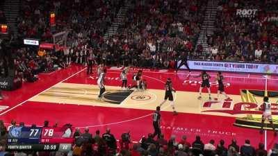 [Highlight] Matisse with the smart play as he pins the ball to the floor with one hand to force the jump ball call