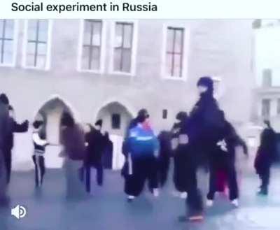 Descubri que se llaman Gopnik los que bailan hard bass, son como los Flaites pero de Rusia