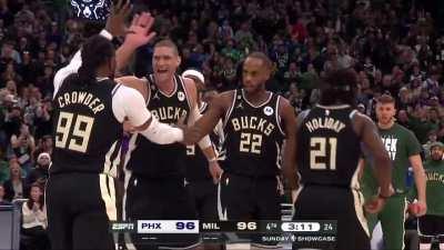 [Highlight] Bucks showcase some good ball movement to tie the game