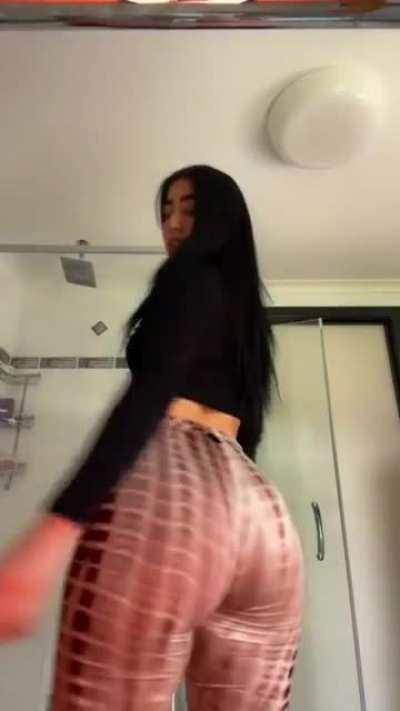 Soft & Jiggly No.457 😍🍑