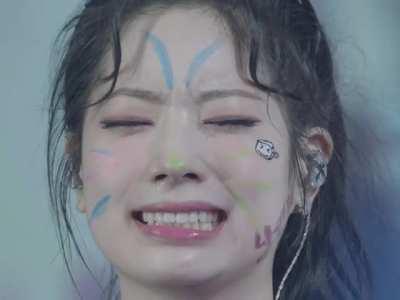 Dahyun's reaction to her face paint