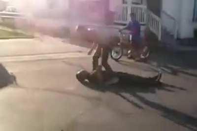 Older boi gets slumped