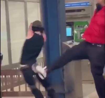 Racist no hands white man says n word