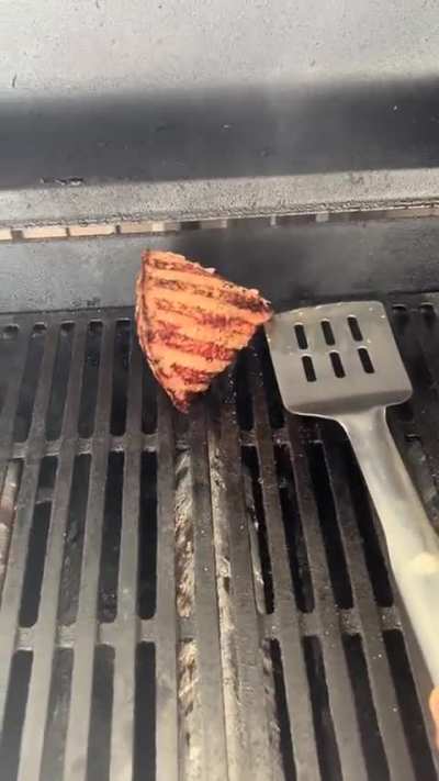 I would like my burger impossible to eat and raw im the middle