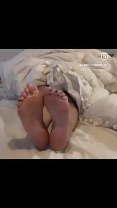 JEANNIESHIGHARCHFEET