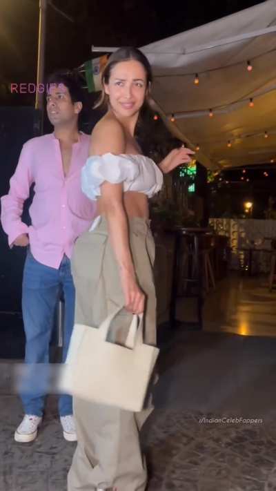 Mommy Malaika Arora's sultry dusky back 