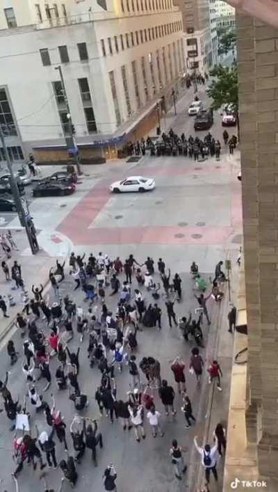 Texan Cops Shooting Tear Gas Grenades at Peaceful kneeling Protestors