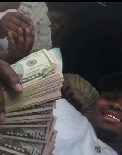 Xxxtentacion killers listening to we poppin after killing him. Rip X 🙏🏿