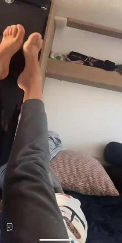 Tik tok feet(tarde?)