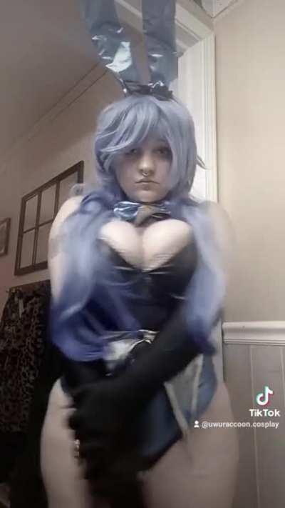 Jiggly thick busty cosplay girl @uwuraccoon.cosplay