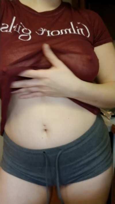 I have a severe condom allergy so I only fuck raw :)