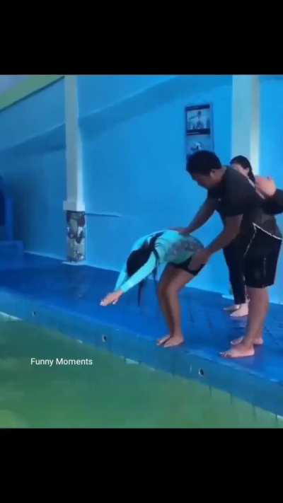 She tried her level best, but fails 🤣  