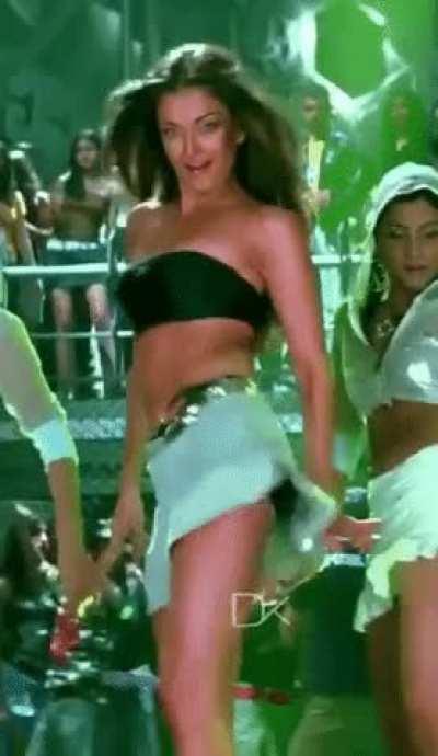 Yeh lo.... Aishwarya ki gaand ke ishaare pe apna lund hilao