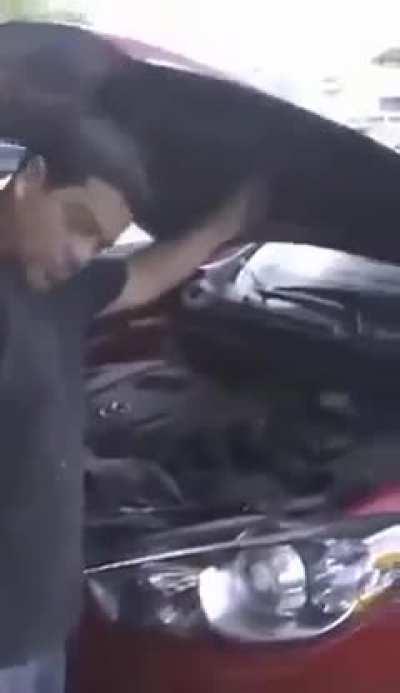 Electromancer helping out the local artificers