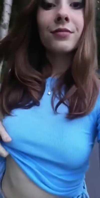 Trying to hitch a lift back to town.. would you give me a ride? 😏