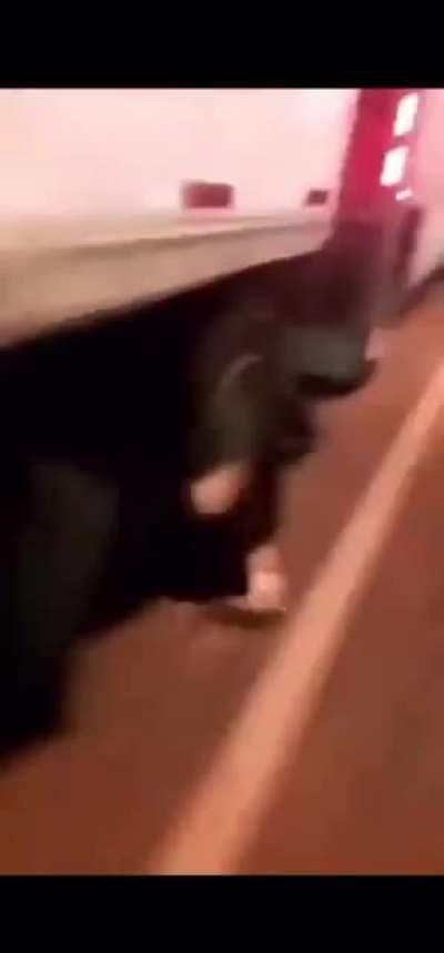 (Severe Injury) People try looting into fedex truck and someone gets dragged.