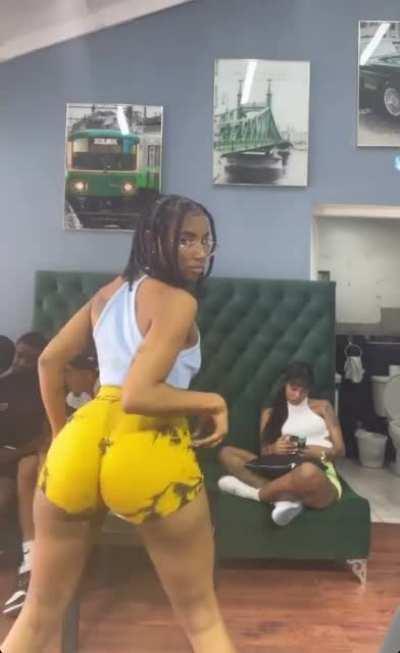 Fat ass booty shaking