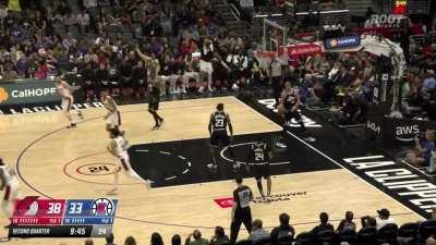 [Highlight] Sharpe looking like Dame as he pulls up for the deep three with zero hesitation