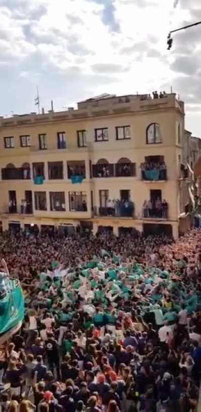 This morning the Castellers de Vilafranca raised the most difficult castell ever attempted, a 9-level pillar with 4 floors of reinforcement
