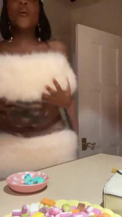 Florence Pugh and Rachel Chinouriri