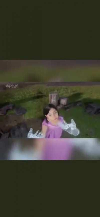 Location: South Korea. The emotional moments of a mother who saw her daughter who passed away 4 years ago with virtual reality technology 😯