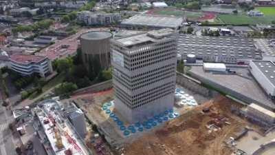 Using vertical water cannons to reduce dust and debris from building demolition