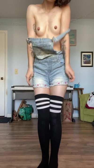 someone asked me why my titties are out all the time:( I felt bad and tried to cover them up but to no avail. you all don’t mind, right? 💜