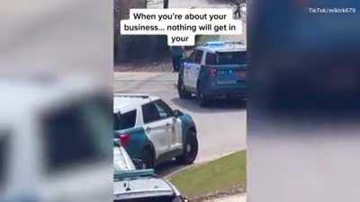 Amazon delivery guy walks through active police standoff and delivers it to SWAT, before taking a picture to confirm delivery