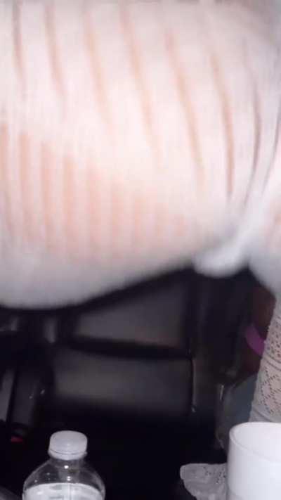 Ari bouncing her Yams 🍠