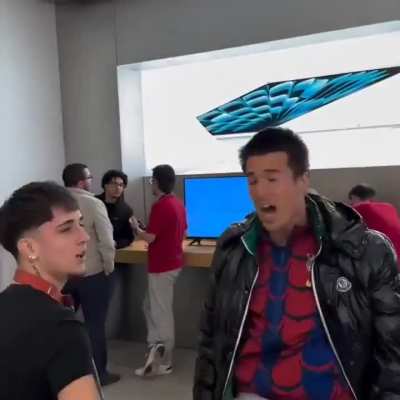  MCs wanted to show off their kink in an Apple Store