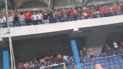 CRNOGORCI PROVOCIRAJU & ŠIKANIRAJU BOSANSKE NAVIJAČE (VIDEO) (+18)