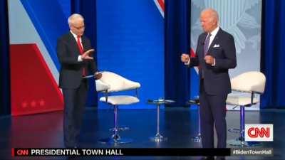 Joe stands like I stand at the Mounted MG when it runs out of ammo...confused & disappointed...