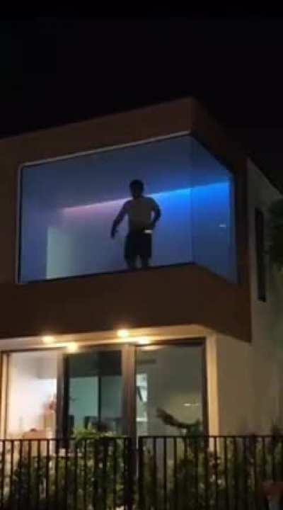 Neighbour is jamming