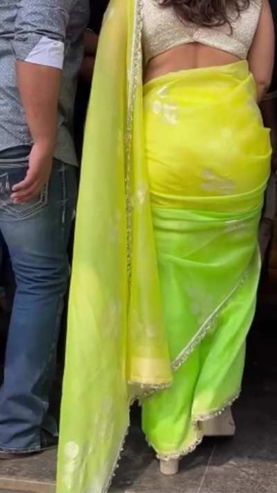 Bollywood is Lusty on these Young Fuckmeats but OG Cumdumpster Kajol never misses the chance to Tease Cocks by Flaunting those Heavy Milky Udders, Sweaty Armpits, Removing her Pallu to give Navel glimpse and Phat Ass jiggling when She walks. Pooja toh bah