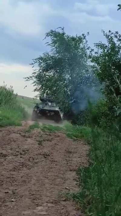 Ukrainians firing from captured and repainted russian BTR-82A