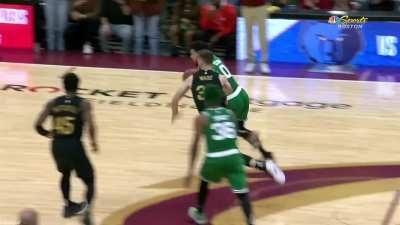 [Highlight] Jayson Tatum jams it over Jarrett Allen to tie the game late in the 4th quarter