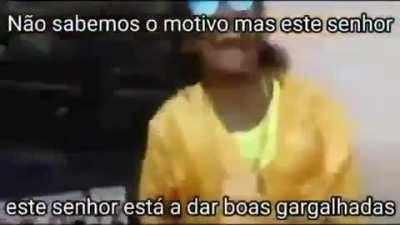 Abelha quando viu o DJ azeitona pela primeira vez