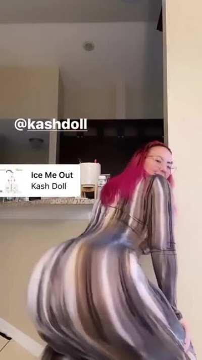 Dayum I love Woesenpai69 phat ass when it jiggle 🤤🤤